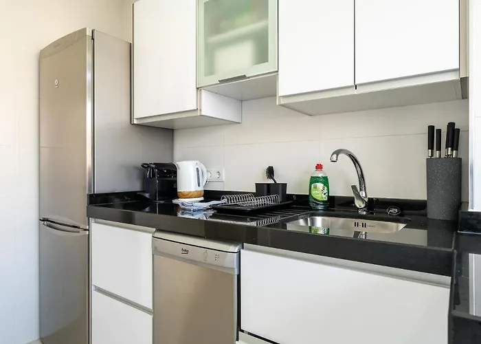 Sea View 2 Bedroom 2 Min Away From The Apartment *