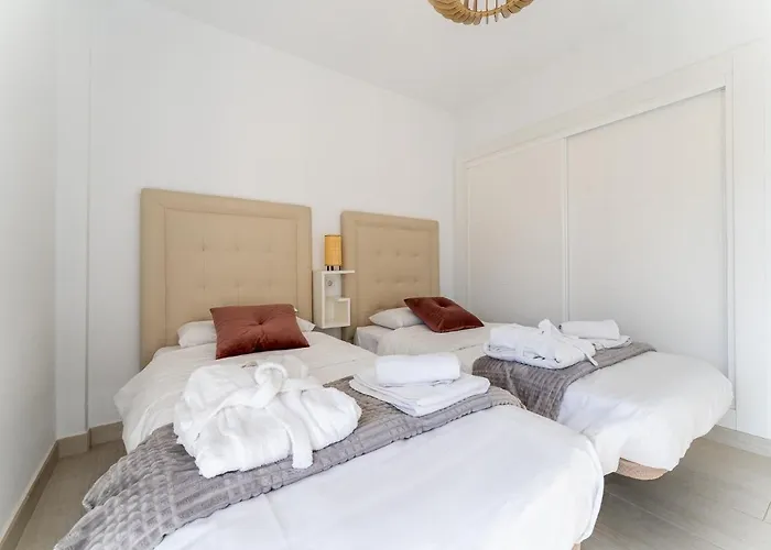 Апартаменты Sea View 2 Bedroom 2 Min Away From The Торремолинос