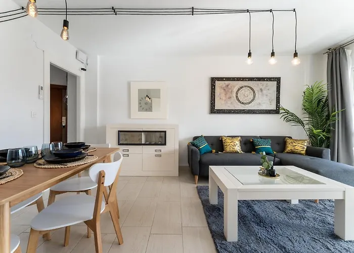 Sea View 2 Bedroom 2 Min Away From The * Торремолинос